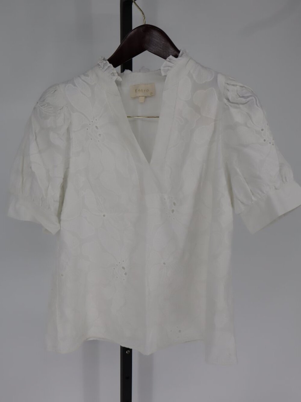 Entro, short sleeve button-up top embroidered blouse Women's Size Medium